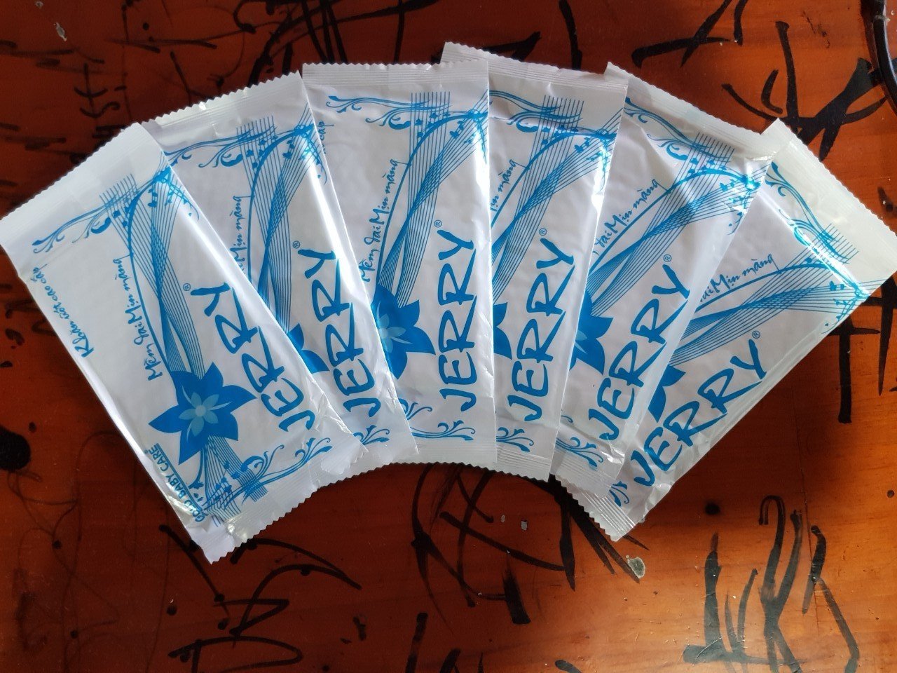 Khăn lạnh Jerry 24cmx24cm Khăn lạnh Jerry 24cmx24cm